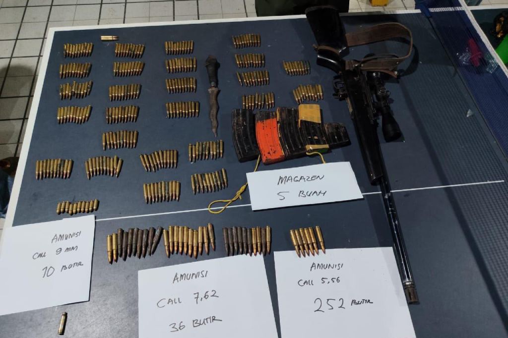 Barang bukti yang disita Satgas Operasi Damai Cartenz-2026 terdiri dari amunisi kaliber 5,56 sebanyak 252 butir, kaliber 7,62 sebanyak 36 butir, dan kaliber 9 mm sebanyak 10 butir.